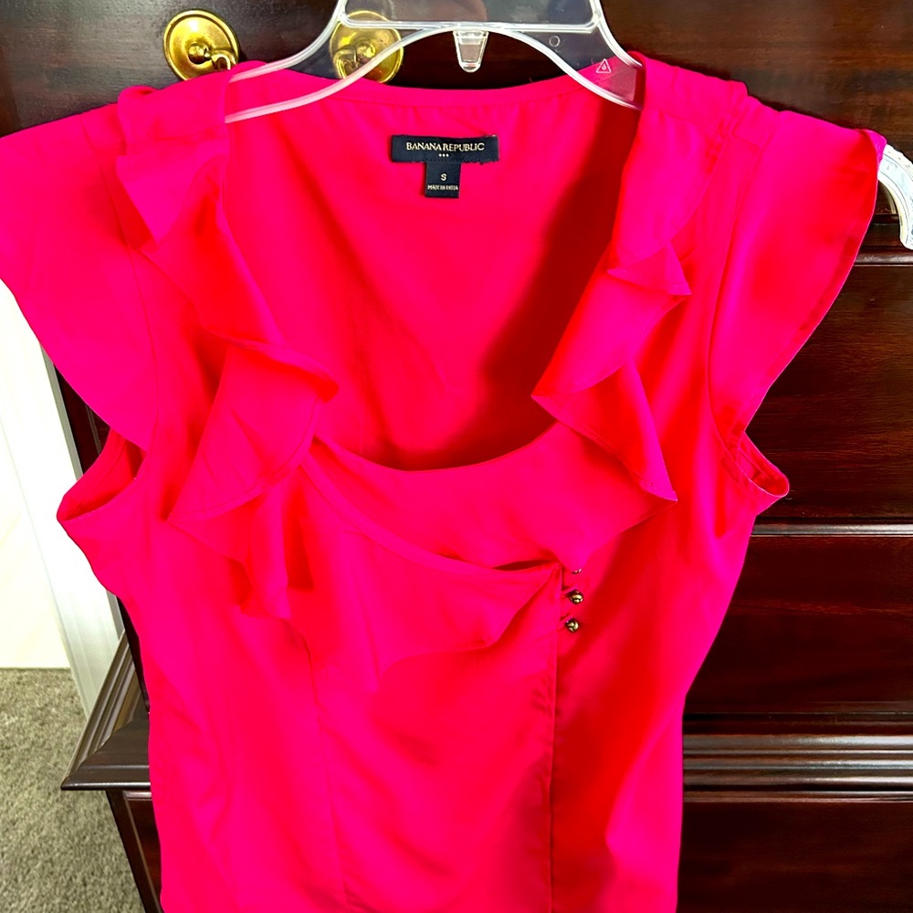 Gorgeous scoop neck top
